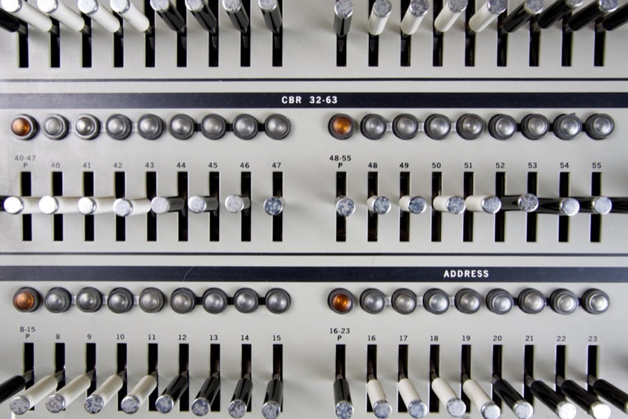 IBM System/360 mainframe — the hardware that ran the first virtualized timesharing system, IBM CP-40, in 1964. Photo via Wikimedia Commons (Flickr user 'jovike'), CC BY 2.0.